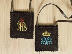 Hnědý škapulíř - IHS (vyšívaný) – 34 cm