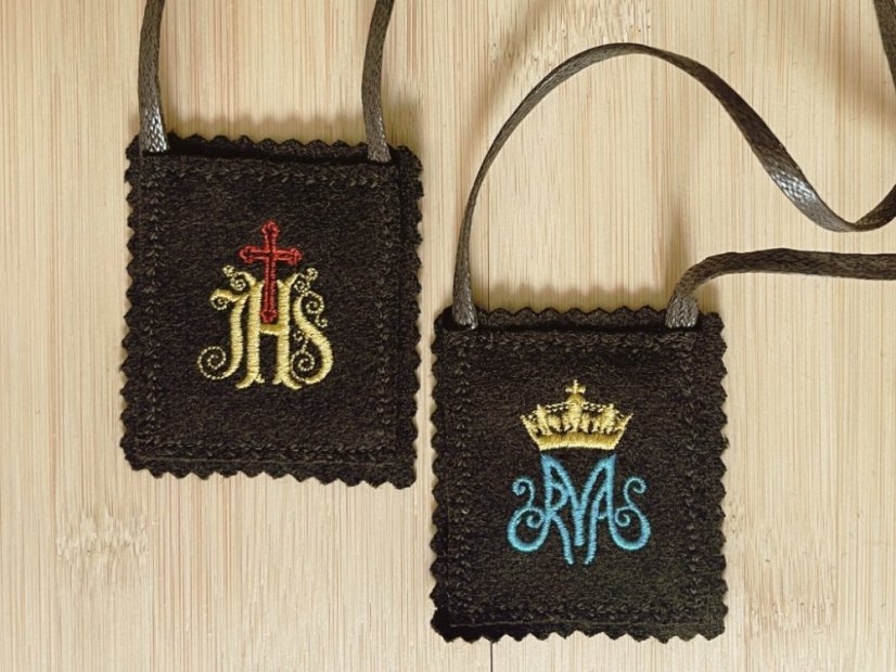 Hnědý škapulíř - IHS (vyšívaný) – 34 cm