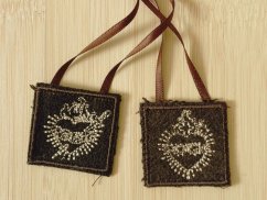 Hnědý škapulíř - Neposkrvněné srdce (vyšívaný)